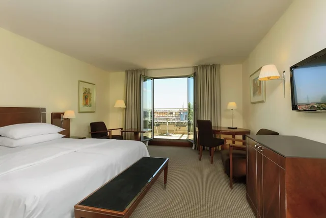 غرفة سوبيريور بسريرين منفصلين بإطلالة على الفناء، Sheraton Carlton Hotel Nuernberg 2/9