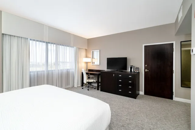 Premium, King Bed, Holiday Inn Wilmington 6/6