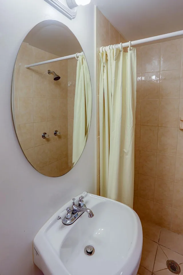 غرفة صغيرة مزدوجة، Richard s Hotel 7/8