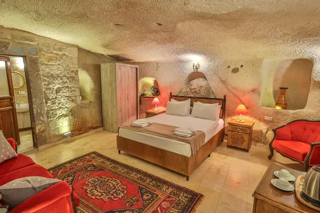 Cave, Deluxe, Hot Tub، Bedrock Cave Hotel 5/10