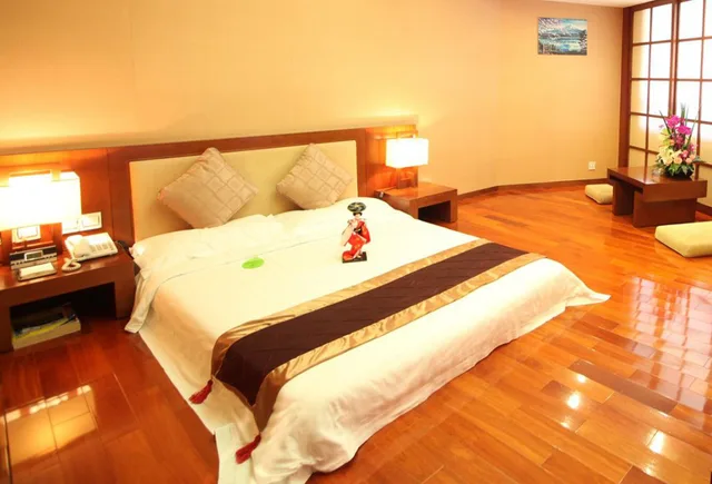 غرفة سوبيريور بسرير مزدوج، Century Plaza 1/10