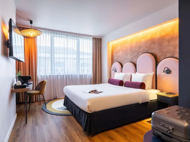 غرفة بريفيليج بسرير كينج، Mercure Brussels Centre Rogier 2/9