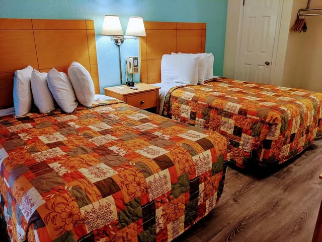 غرفة تقليدية بسريرين مزدوجين، Rodeway Inn And Suites 4/10