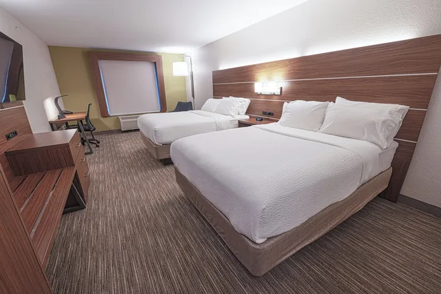 غرفة قياسية بسريرين كوين لذوي الإعاقة، Holiday Inn Express Hotel Suites East Lansing 2/7