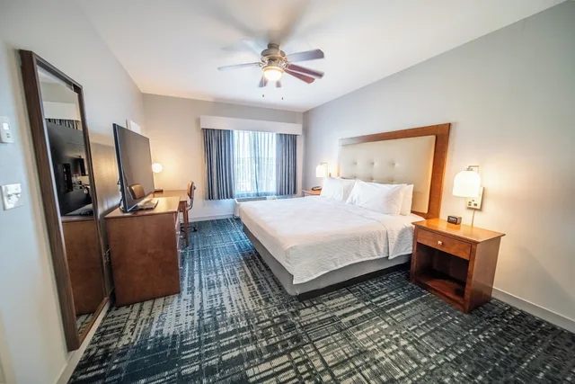 جناح بسرير كينج وسريرين كوين بغرفتي نوم مع أريكة لذوي الإعاقة، Homewood Suites By Hilton Rochester Mayo Clinic Area Saint Marys 3/5
