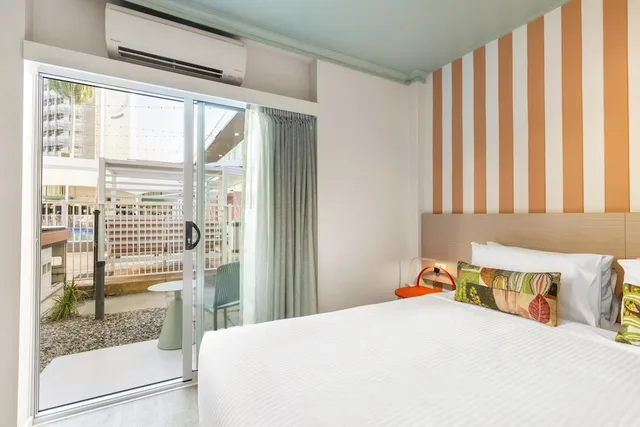 Superior, King Bed, Pool Side، The Cavenagh 1/10