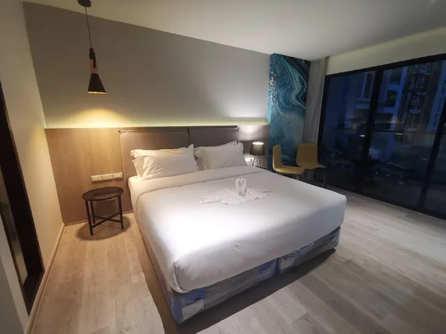 Deluxe, Double Bed, Sea View, Fortune Saeng Chan Beach Rayong 4/8