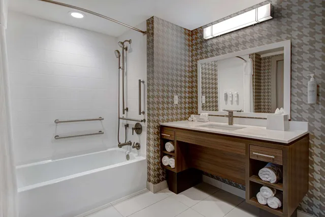 جناح استوديو بسرير كينج بحوض استحمام لذوي الإعاقة، Home2 Suites By Hilton Marysville Wa 2/3