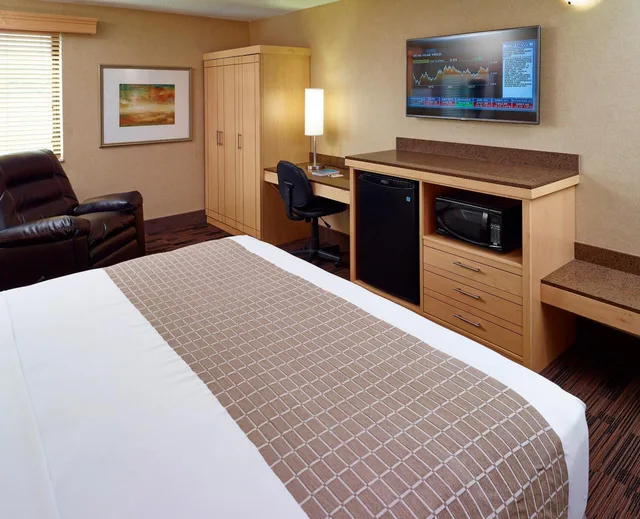 غرفة ديلوكس بسرير كينج، Livinn Hotel Cincinnati North Sharonville 7/9
