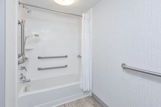 غرفة بسرير كينج مع أريكة لذوي الإعاقة، Hampton Inn & Suites Wells-Ogunquit 5/6