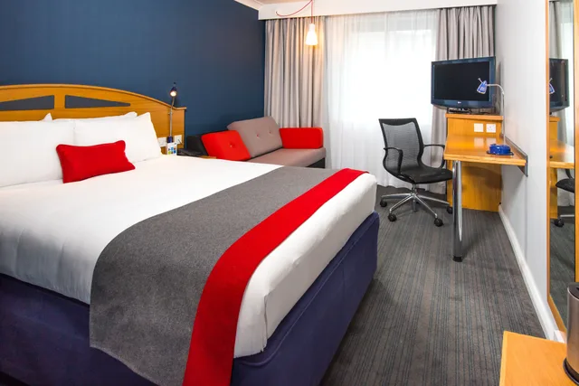 غرفة قياسية بسرير مزدوج مع أريكة، Holiday Inn Express East Midlands Airport 3/9