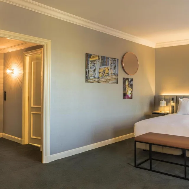 غرفة بسرير كينج وسرير كوين، Hilton Brussels Grand Place 7/8