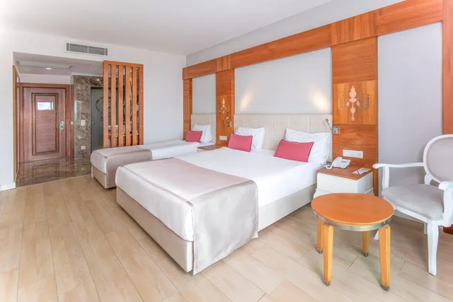 غرفة ثلاثية بإطلالة على البحر، Port Nature Luxury Resort Hotel and Spa 3/9