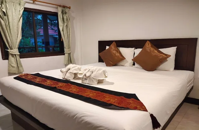 Bungalow, Double Bed, Garden View, Lanta Nice Beach Resort 2/4