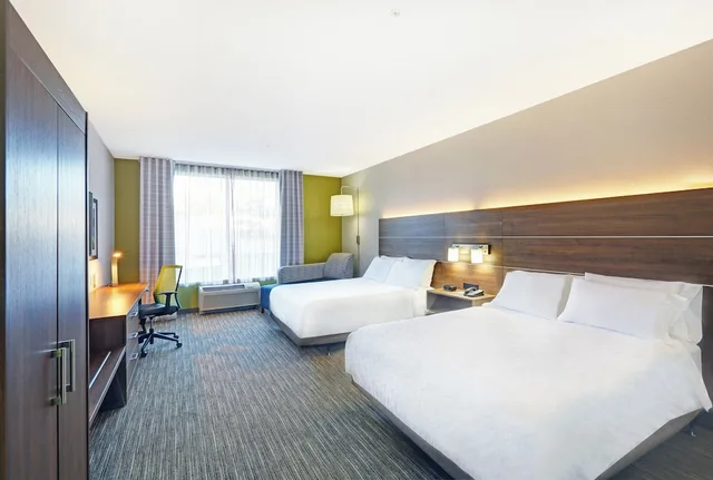 غرفة قياسية بسريرين كوين لذوي الإعاقة، Holiday Inn Express Hotel Suites Woodstock South 1/6