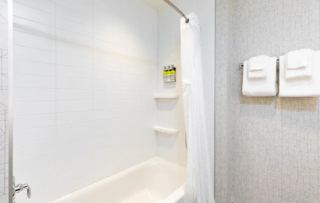 غرفة قياسية بسرير كينج، Holiday Inn Express Lethbridge Southeast 6/6