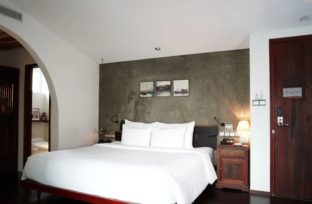 Serene, King Bed, Balcony, Corner، The Myst Dong Khoi 2/3