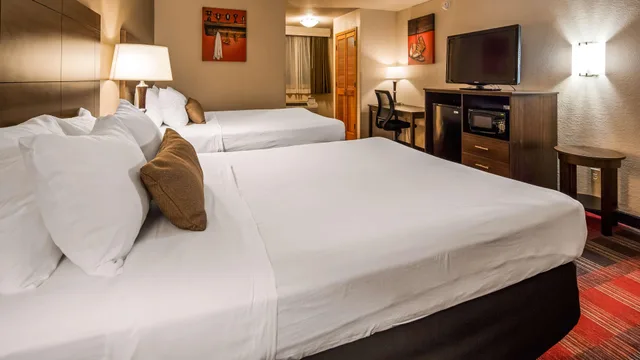 غرفة بسريرين كوين، Best Western Green Bay Inn Conference Center 3/6