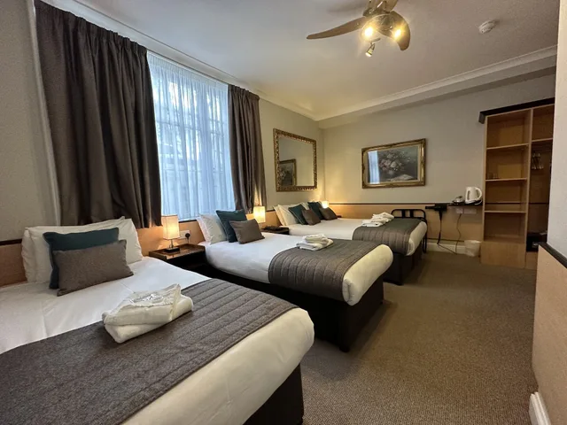 Family, 1 Double and 3 Single Beds، Tudor Court Hotel 4/10