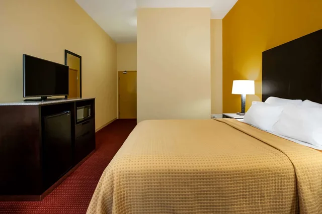غرفة بسرير كوين لذوي الإعاقة، Days Inn by Wyndham Donegal 1/5