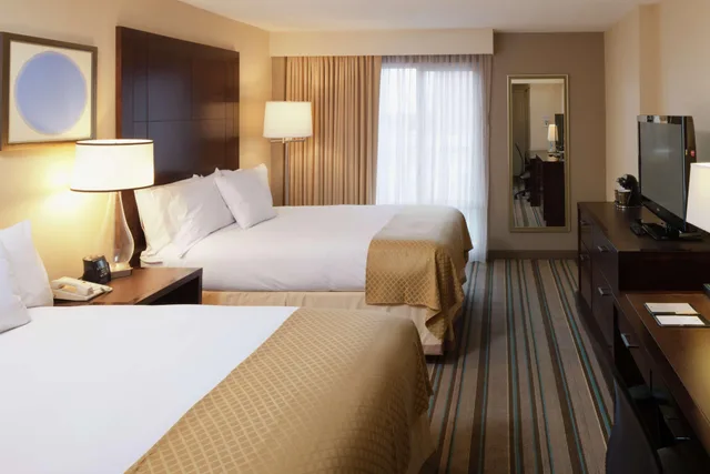 غرفة بسرير كوين، DoubleTree by Hilton Chicago - North Shore Conference Center 3/10