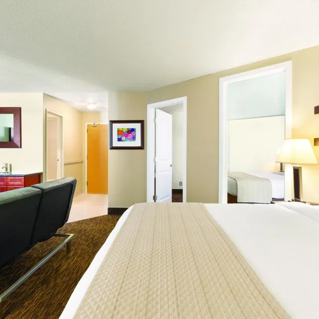 Deluxe, Suite, King Bed, Days Inn Vermilion 2/3