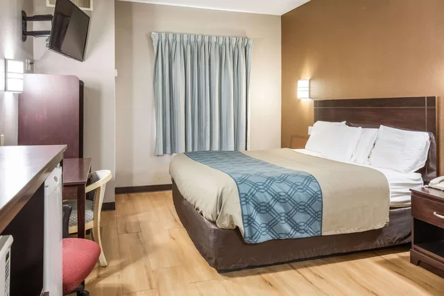 غرفة بسرير كينج، Econo Lodge Morristown West 2/6