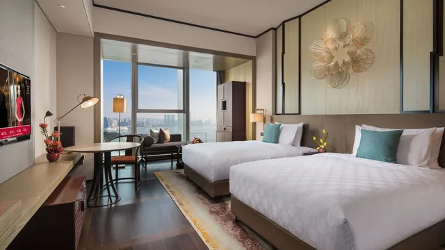 Standard, 2 Double Beds, Bay View، Hualuxe Hotels Resorts Xiamen Haicang 2/9