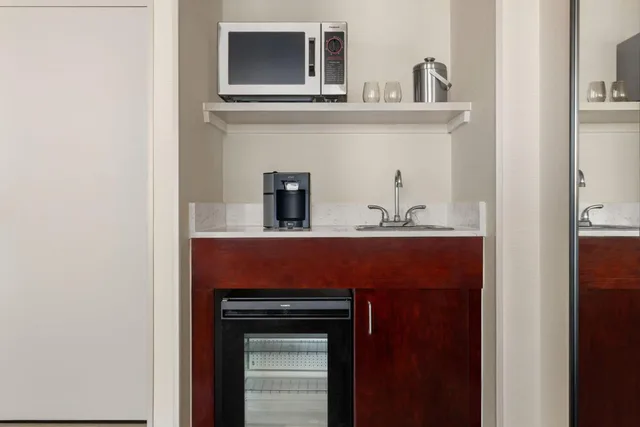 1 Bedroom, 2 Rooms, Suite, King Bed, Sofa, High Floor, Concierge Level، Sheraton Suites Galleria Atlanta 5/6