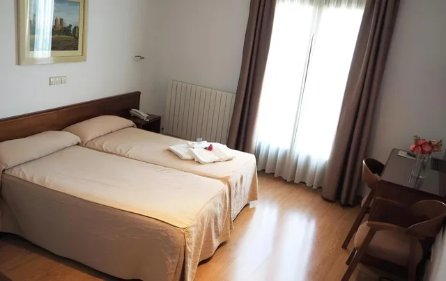 غرفة سوبيريور بسرير مزدوج بشرفة، Hotel ELE Acueducto 1/3