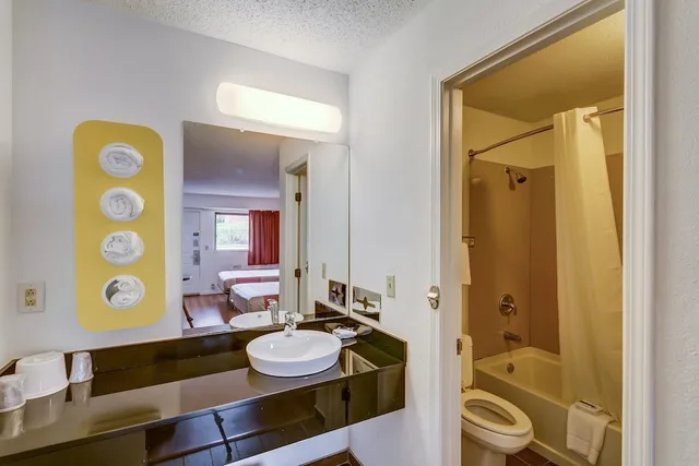 Deluxe, King Bed, Accessible, Motel6 Berea, KY 7/7
