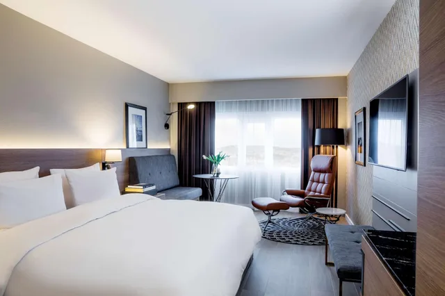 غرفة بريميوم بسرير مزدوج بإطلالة، Radisson Blu Plaza Hotel Oslo 1/1
