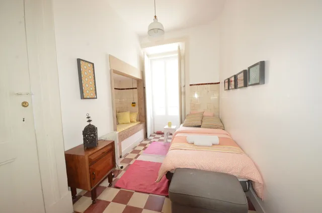 Bright, Single, Shared Bathroom، The Color Hostel 12/17
