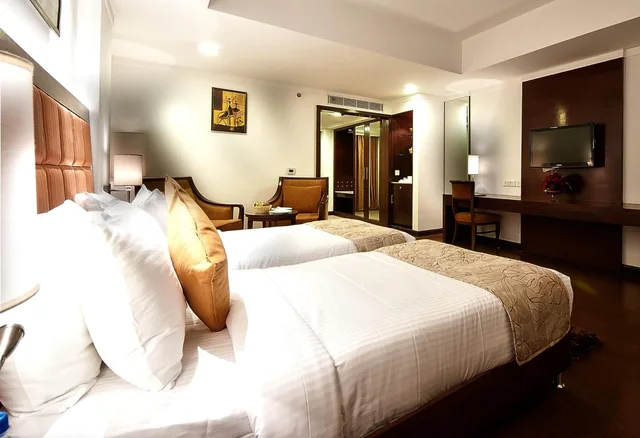 Super, Deluxe، The Golden Plaza Hotel Spa 1/2