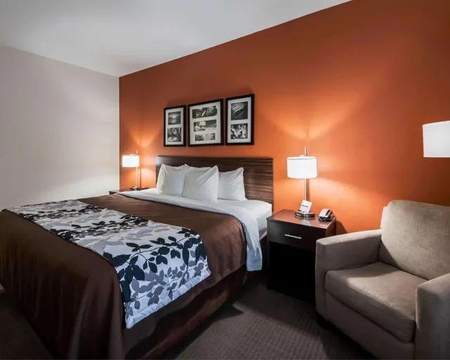 Standard, King Bed, Sleep Inn & Suites Elk City Route 66 1/7