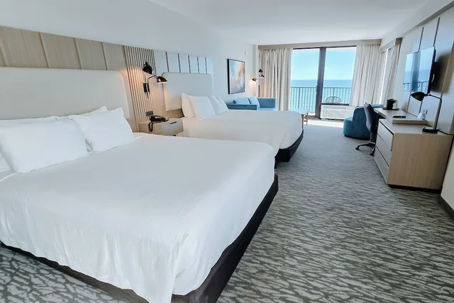 غرفة ديلوكس بسريرين كوين بإطلالة على البحر مع أريكة، Nautilus Inn 5/10