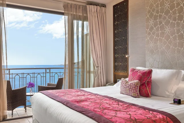 غرفة بريميوم بسرير مزدوج بإطلالة على البحر بشرفة، Miramar Beach Hotel 1/5