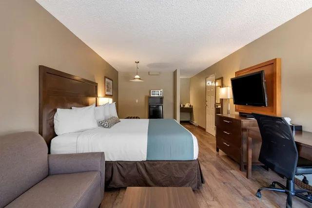 غرفة بسرير كوين، Surestay Plus Hotel By Best Western Salmon Arm 1/5