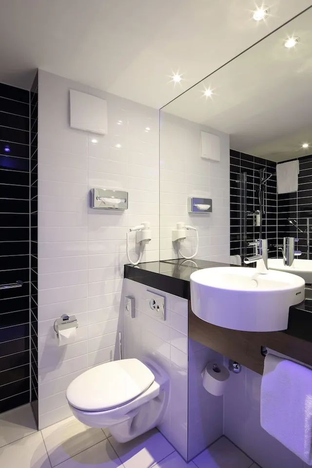 غرفة قياسية بسريرين منفصلين، Holiday Inn Express Friedrichshafen 7/9