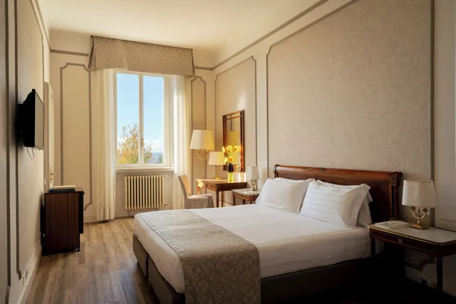 غرفة قياسية بسرير مزدوج بإطلالة على البحيرة، Palace Grand Hotel Varese 1/8