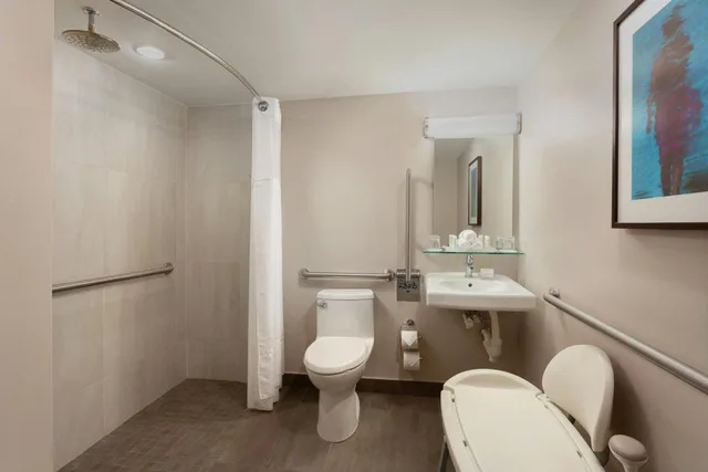 Island, Junior Suite, King Bed, Ocean Front, Beach Front, Sofa, Corner، Courtyard Isla Verde Beach Resort 6/6