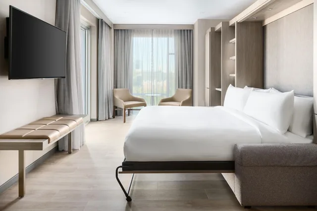 Studio, Queen Murphy Bed، AC Hotel by Marriott Raleigh Downtown 1/2