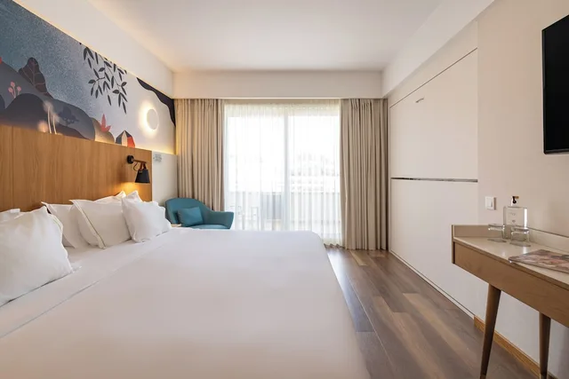 غرفة عائلية بسريرين منفصلين بشرفة، Onyria Quinta Da Marinha Hotel 1/10