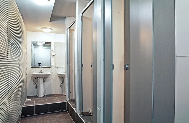 Male Dorm, 6 People, 3 Bunk Beds، Mido Hostel 3/3