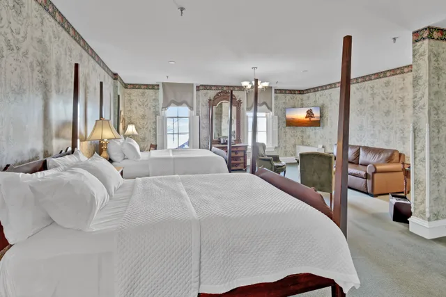 Premium, 2 Queen Beds, Riverside، St. James Hotel 1/2