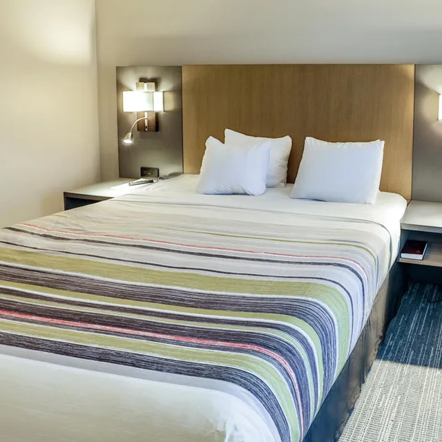 Suite, King Bed, Sofa, Country Inn & Suites By Radisson Nashville Airport TN 3/9