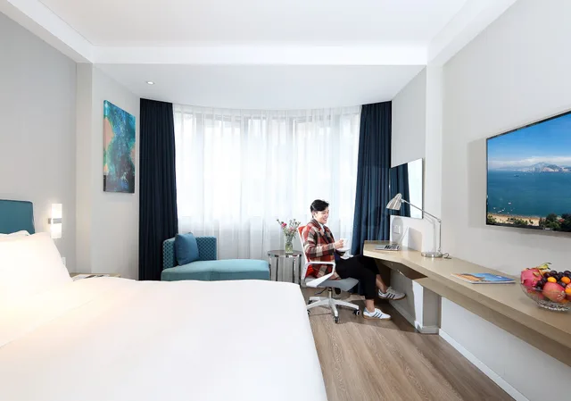 Standard, King Bed, Extra Floor Space، Holiday Inn Express Xiamen City Center 2/6