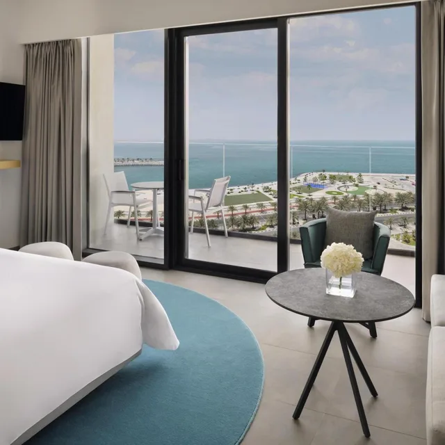 Beach, Premium, King Bed, with Pool، Movenpick Resort Al Marjan Island 5/15