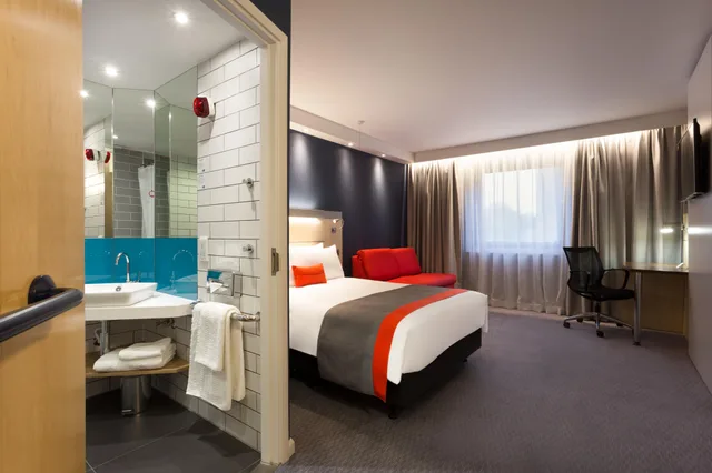 غرفة قياسية بسرير مزدوج لذوي الإعاقة، Holiday Inn Express Watford Junction 3/5