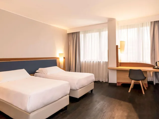 Standard, Twin Beds, Mercure Roma West 2/8